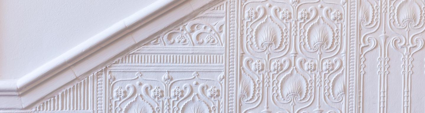 A decorative white wall