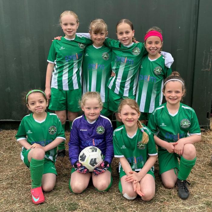 A  team photo of Wantage Town Under 9s girls team
